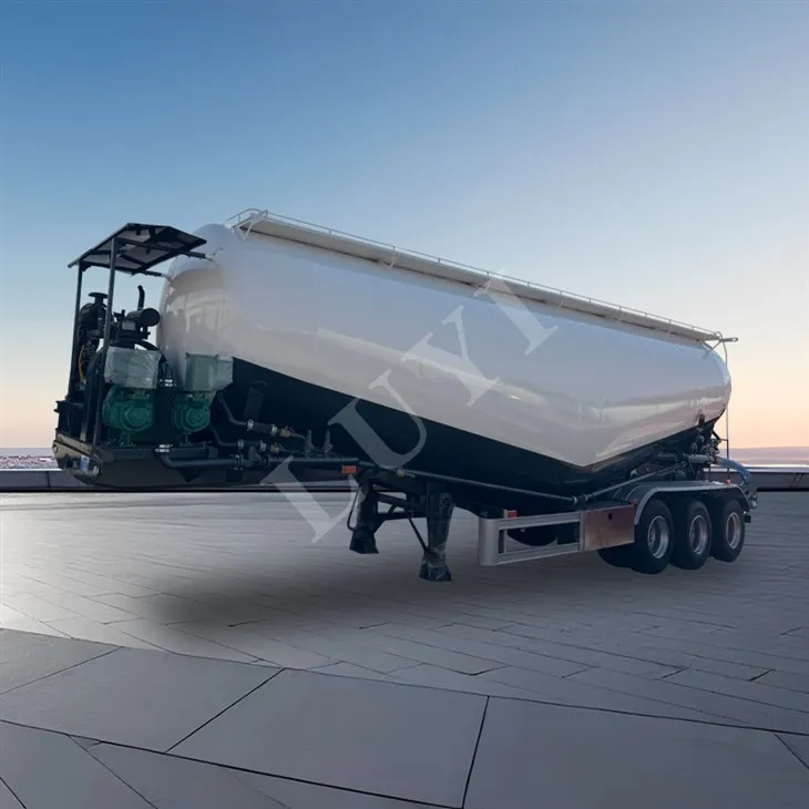 Semirremolque cisterna de pólvora de 3-ejes y 45 m³|Transporte confiable para proyectos de infraestructura